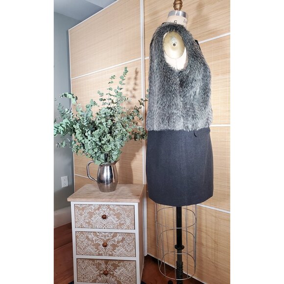 Like new and one-of-a-kind DKNY Jeans Faux Fur + Wool size S/M Longline Vest - Picture 4 of 16